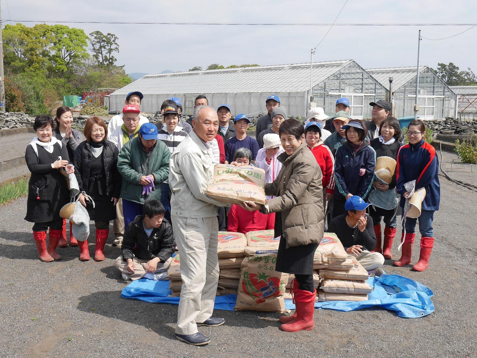 1949年の創業以来、肥料および飼料の製造・販売を通じて、静岡の食を支えてきた伊豆川飼料株式会社