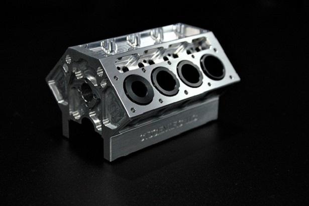 金属の重厚感が美しい「V8エンジンメタルペンホルダー」。クラウドファンディングサービス「Makuake」にて2023年2月24日まで先行予約販売を受付中