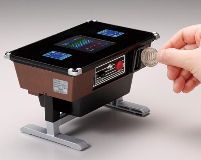 スペースインベーダー45周年『遊べる貯金箱 スペースインベーダー　テーブル筐体型』2024年1月中旬発売決定