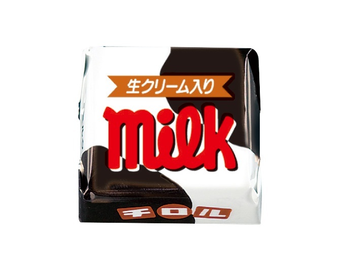 チロルチョコ〈ミルク〉。1990年からほとんどデザインを変えずに発売され続けている